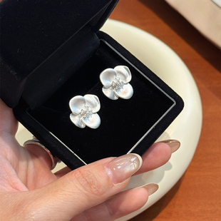 「无尽夏」纯银耳钉极简拉丝花朵耳饰清冷感显白贵气冷淡风简约