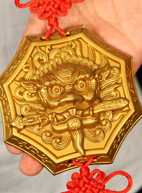 纯黄铜狮咬剑摆件全铜瑞狮咬剑狮子头虎头牌睚眦家居客厅门头挂件