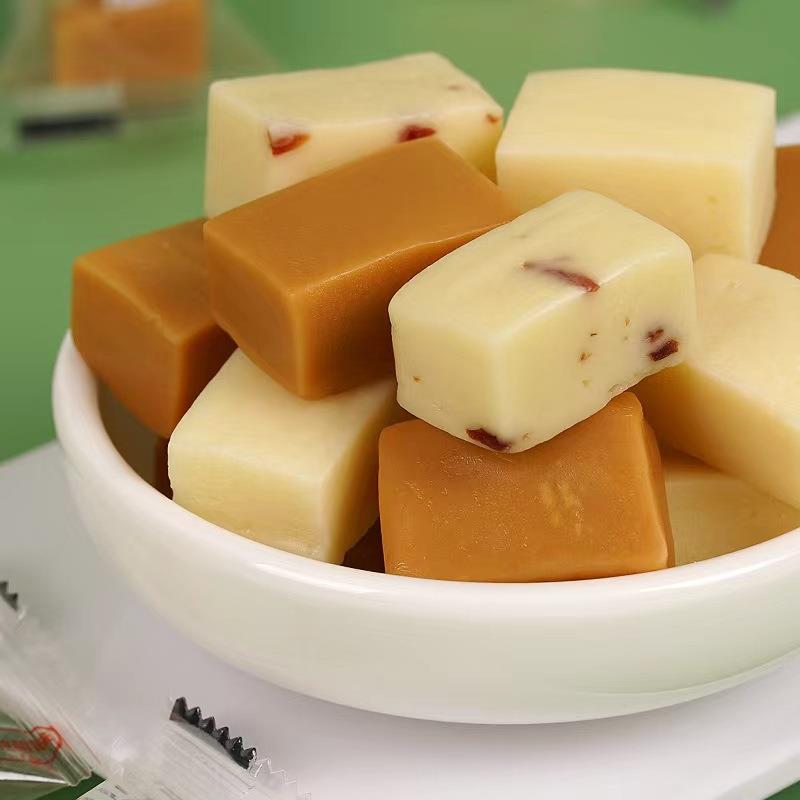 小奶豆腐内蒙特产艾牧奶皮酪块全家爱吃休闲独立真空包装