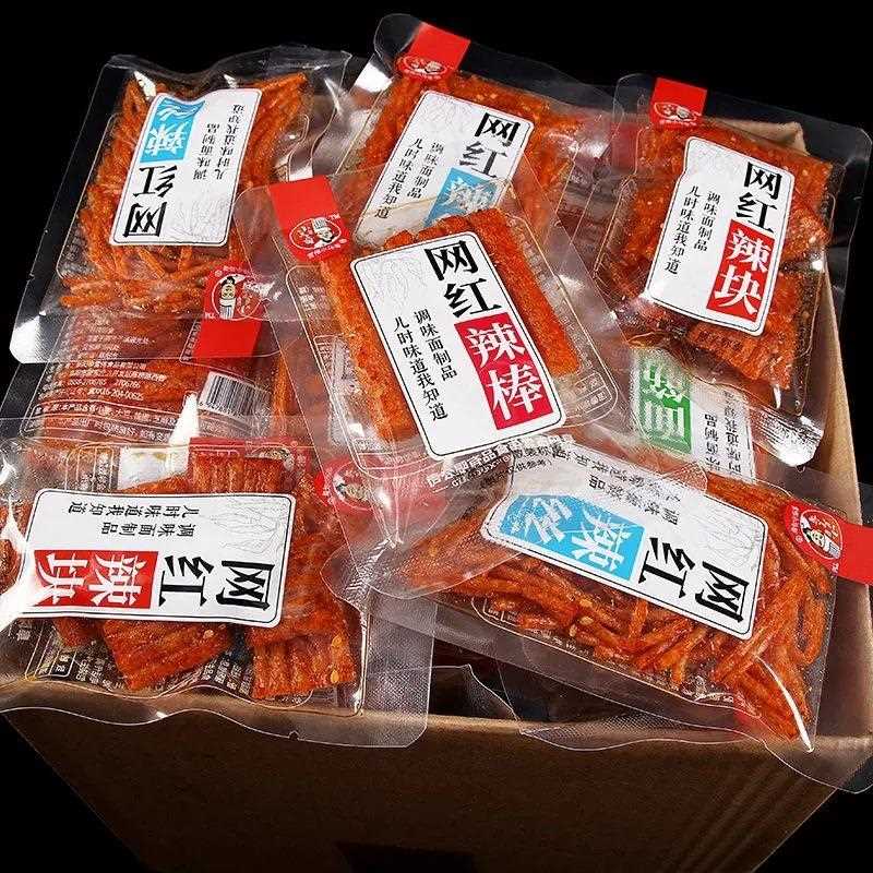 网红辣条大量地摊整箱小包装食品组合8090儿时怀旧零食大礼包