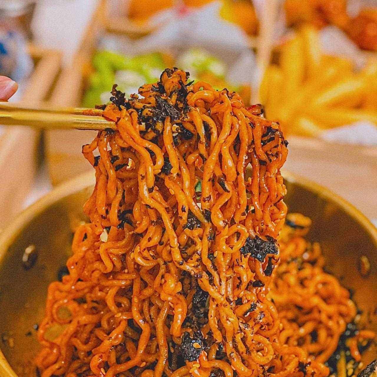 整箱100块方便面麻辣烫火鸡面饼非油炸待煮散装火锅面商用