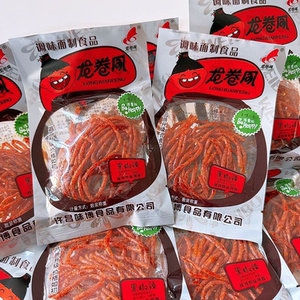 18克龙卷风黑椒味麻辣条香辣丝童年怀旧老式辣条校园零食整箱批发