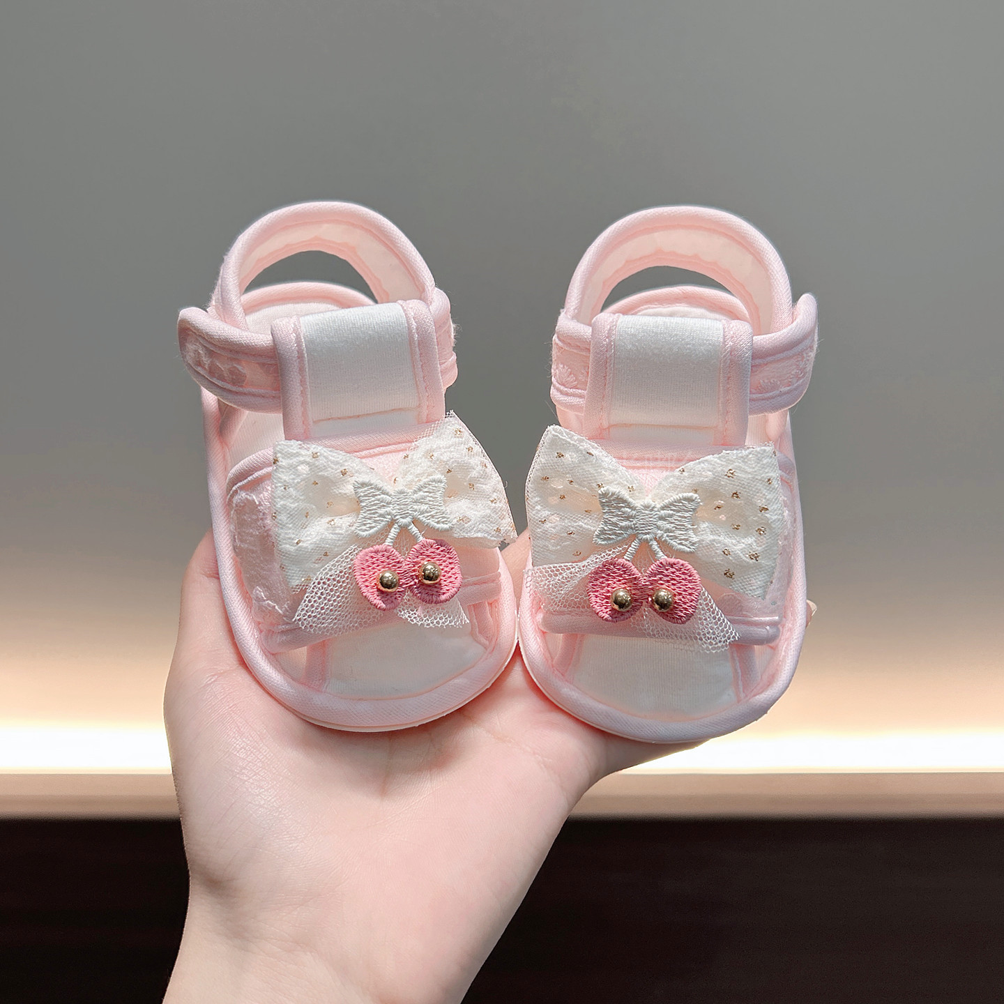 夏季婴儿软底防滑透气薄款凉鞋图片