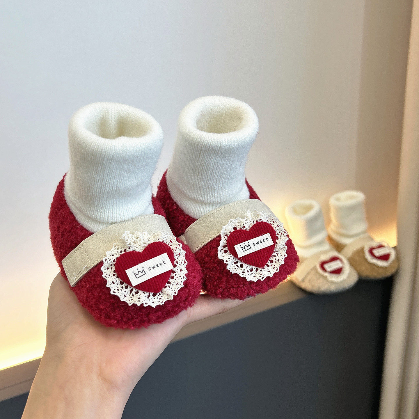 冬季新生婴儿鞋袜0-1岁软底步前鞋加绒保暖3-6到12个月防掉毛毛鞋