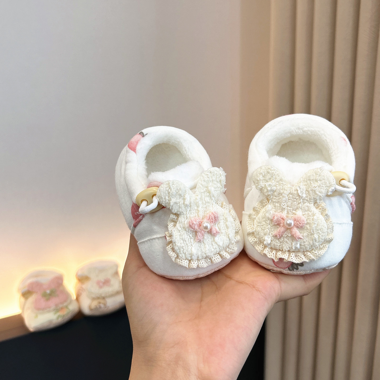 秋冬季婴儿加绒保暖软底鞋袜