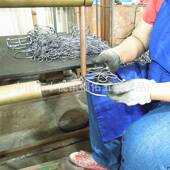 新款 金属卫生间毛巾架纸巾架网红太空铝浴巾架壁挂免打孔置物架厂