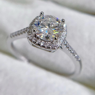 摩登圣饰S925银莫桑石戒指女方形公主包镶钻胖东来同款小方糖指环