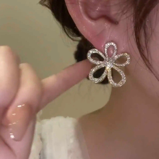 摩登圣饰大花朵耳钉女气质时尚镂空防过敏满钻五瓣花形耳轻奢饰品