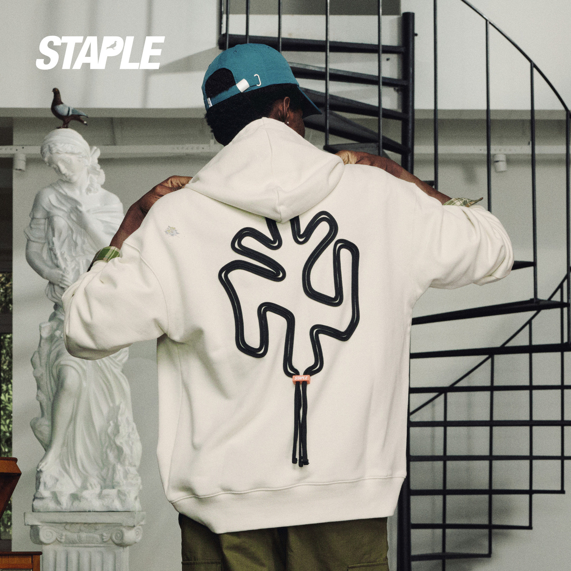 STAPLE2026秋冬新款抓绒刺绣鞋带贴花鸽屎图案街头风连帽套头卫衣