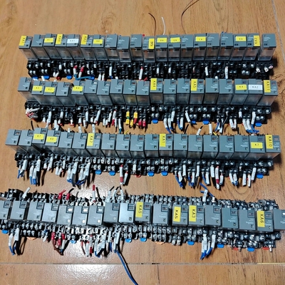 议价继电器RXM2LB2BD，24VDC，功能正常，成色为