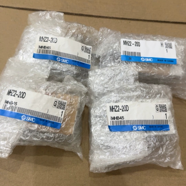 气缸MHZ2-20D 共4个  1520