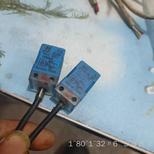 接近开关3个，型号IF17B-05-DC和IF17B-05-