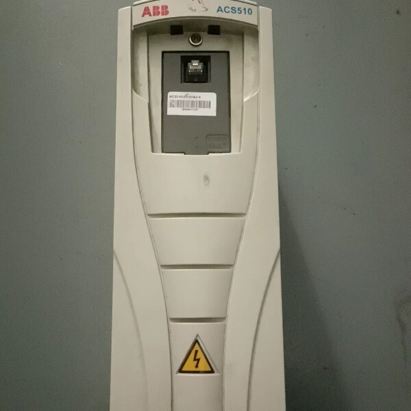 议价ABB变频器ACS510-01-07A2-4维修