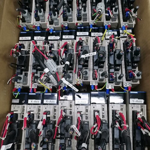 安川驱动器SGD7S-R90A00A002，成色新，脉冲信号议价