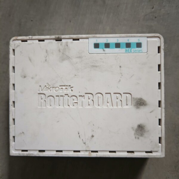 Mikrotik RB750Gr3 HEX，5个千兆网口，现--议价商品