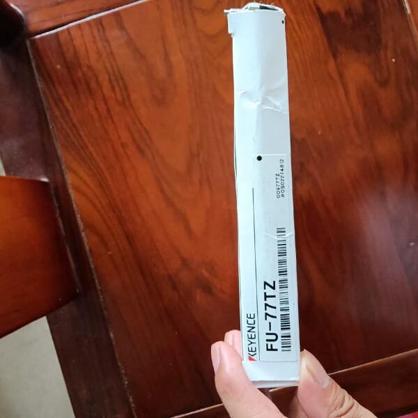 原装基恩士全新光纤传感器，FU-77TZ一共1套 实议价