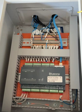 议价华杰智控 HJ3204 一台。实物拍摄成色如图。