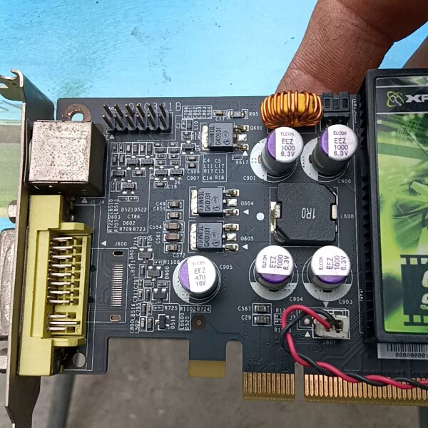 检修出XFX讯景9500GT 512M医疗显卡，拆机件，成色还可详询