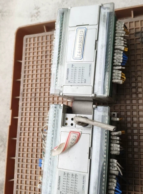 议价拆机力扬PLC主机型号Ex1n32MR，拓展型号Ex1n32