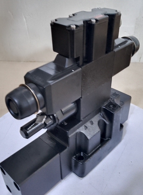 858AN00085A    KBFDG4V-3-2C03F-Z-M2-PH7-H7-12威格士比例阀