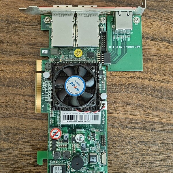 全新阵列卡，型号是ARECA 71-188001-X01