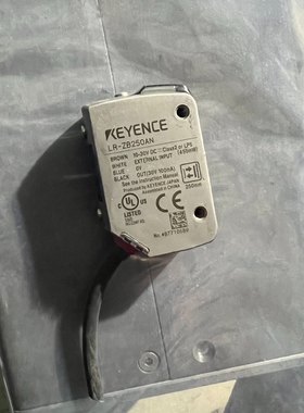 基恩士 LR-ZB250AN 两个，单价688