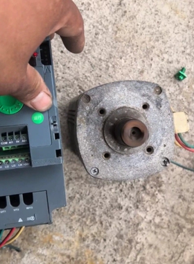 议价施耐德变频器ATV310HU55N4A，5.5KW大功率，3维修