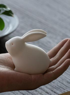 创意陶瓷动物卡通小兔子摆件家居客厅桌面简约装饰品茶道茶宠茶玩