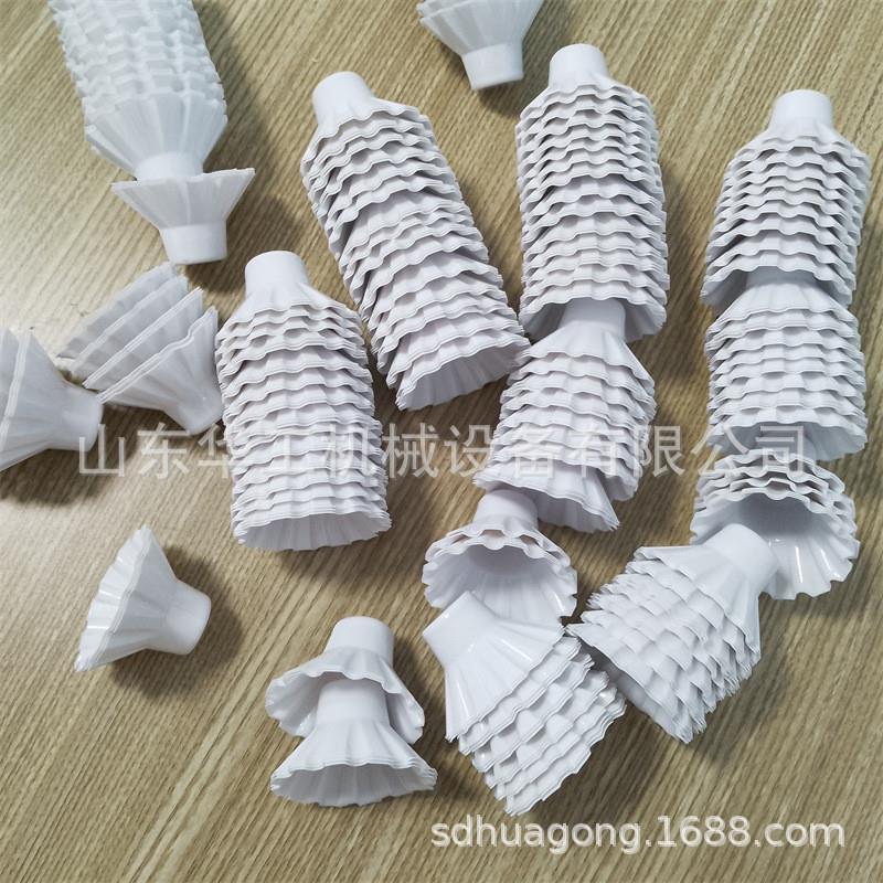 封堵炮眼时,用炮棒将炮塞送入炮眼中,炮眼直径小于炮塞直径