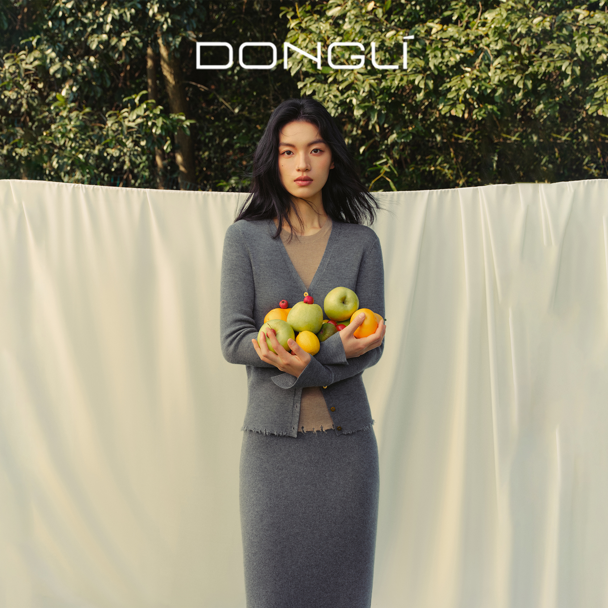 东黎春夏精纺V领马蹄袖针织开衫