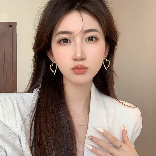 显脸瘦爱心耳环女925银针防过敏