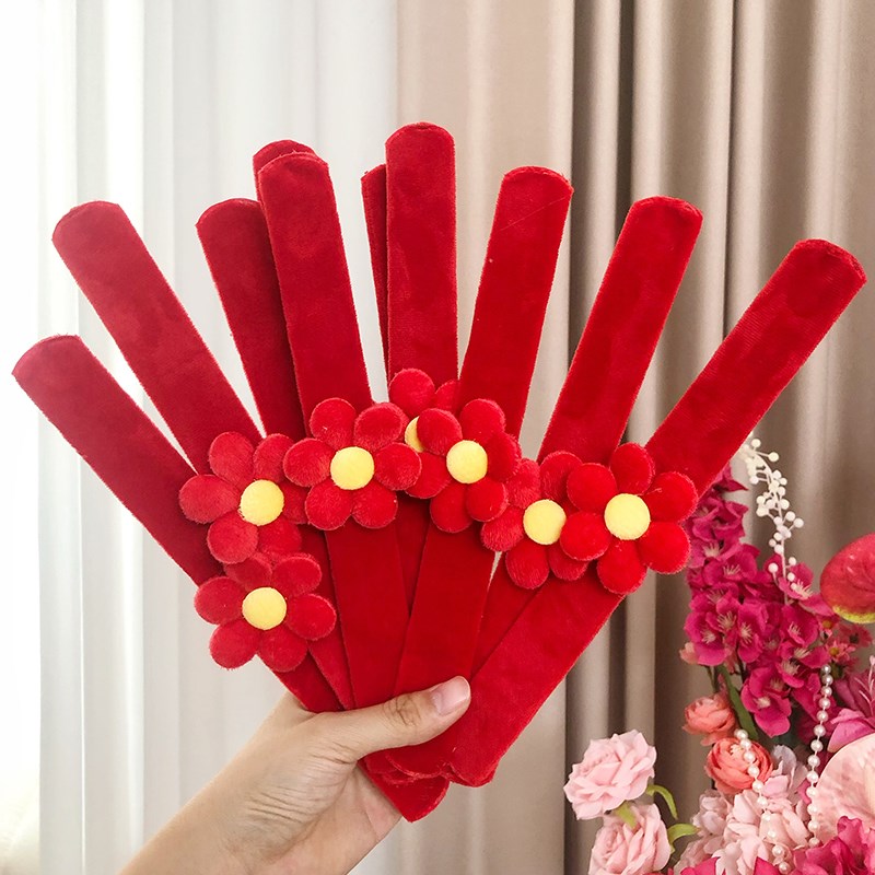 小红花啪啪圈网红花朵婚礼饰品创意发圈手腕带手环结婚用品大全