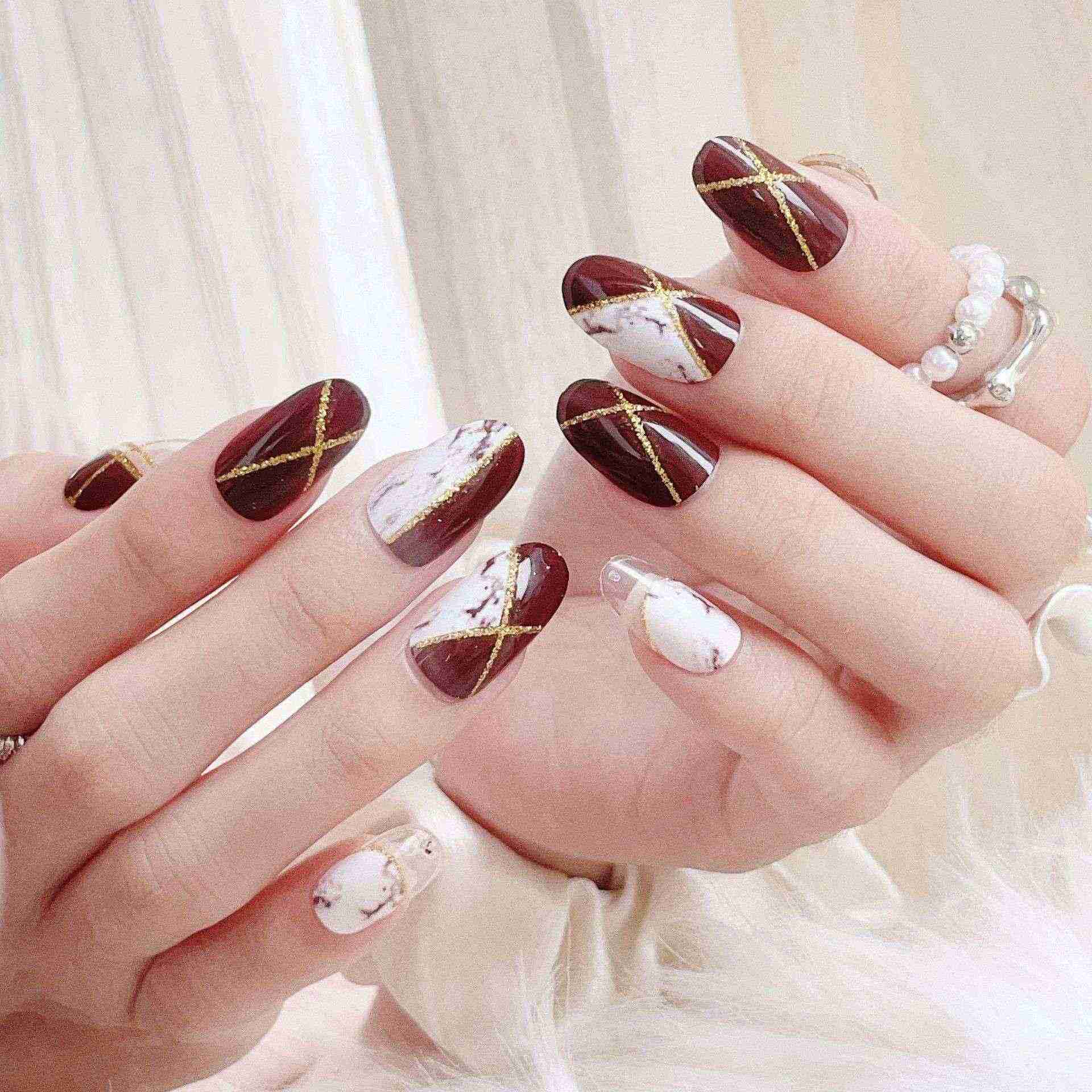 跨境可拆卸穿戴甲中长款大理石纹咖白撞色闪粉金线条美甲成品假指