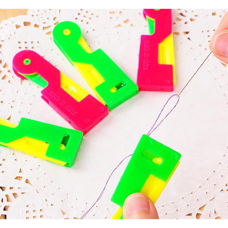 跨境缝纫配件 自动穿线小 自动穿针引线器  方便老人穿线大号