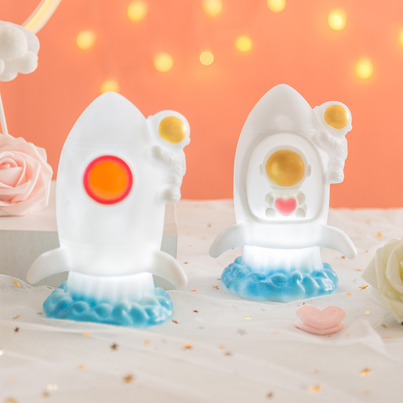 跨境新品创意宇航员火箭小夜灯少女心家居卧室床头装饰摆件生日礼