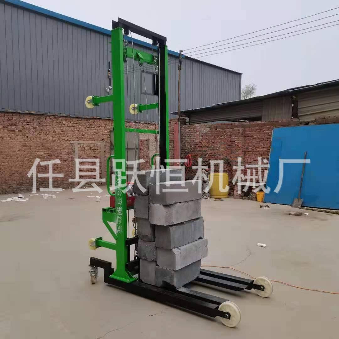 自动升降机随车电动叉车小型货物搬运叉车机室内上料平台升砖车