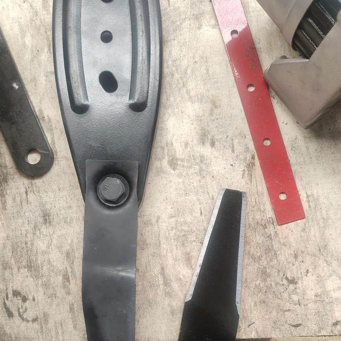 割草机配件刀片十片一组锰钢不怕石头遥控式履带割草机除草机