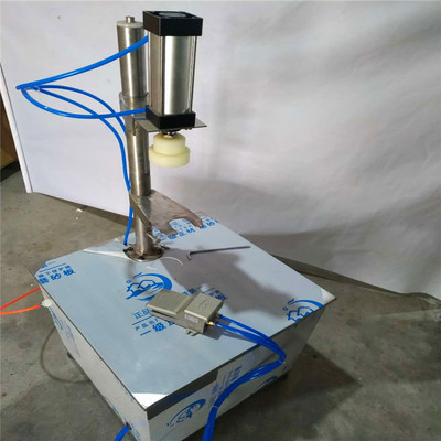 菏泽油壶纯气动打盖机沃发牌调味品压盖机香油色拉油桶封口机