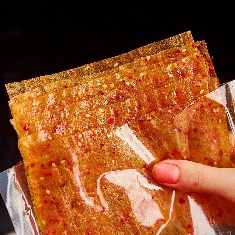 湖南麻辣豆皮辣条片年货批发小吃80后怀旧儿时零食网红大辣片55克