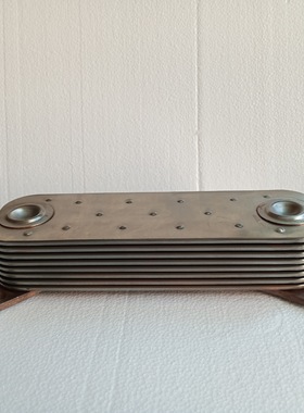 汽车机油冷却器 欧二8片 VG1500010334 机油冷却器