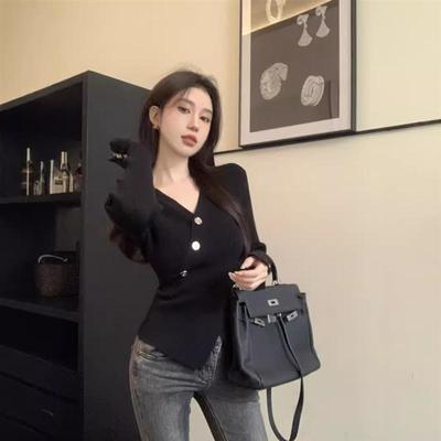 设计感毛衣内搭打底衫女春季高级感修身显瘦不规则纯欲针织衫上衣