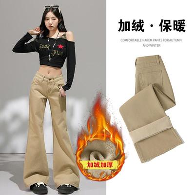 加绒卡其色不贴腿微喇牛仔裤女2025年秋冬新款低腰宽松显瘦喇叭裤