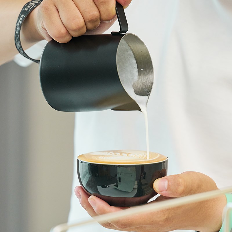 WPM惠家咖啡拉花缸杯304不锈钢打奶泡杯斜口压纹奶缸#21锥型嘴