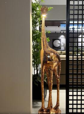 长颈鹿带灯落地大型摆件楼梯下装饰造景贴片玻璃亮片发光客厅展厅