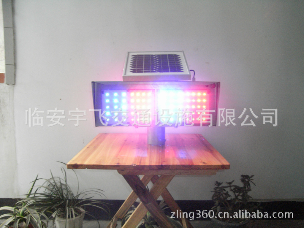 供应UF-SWF22L型太阳能双面爆闪警示灯