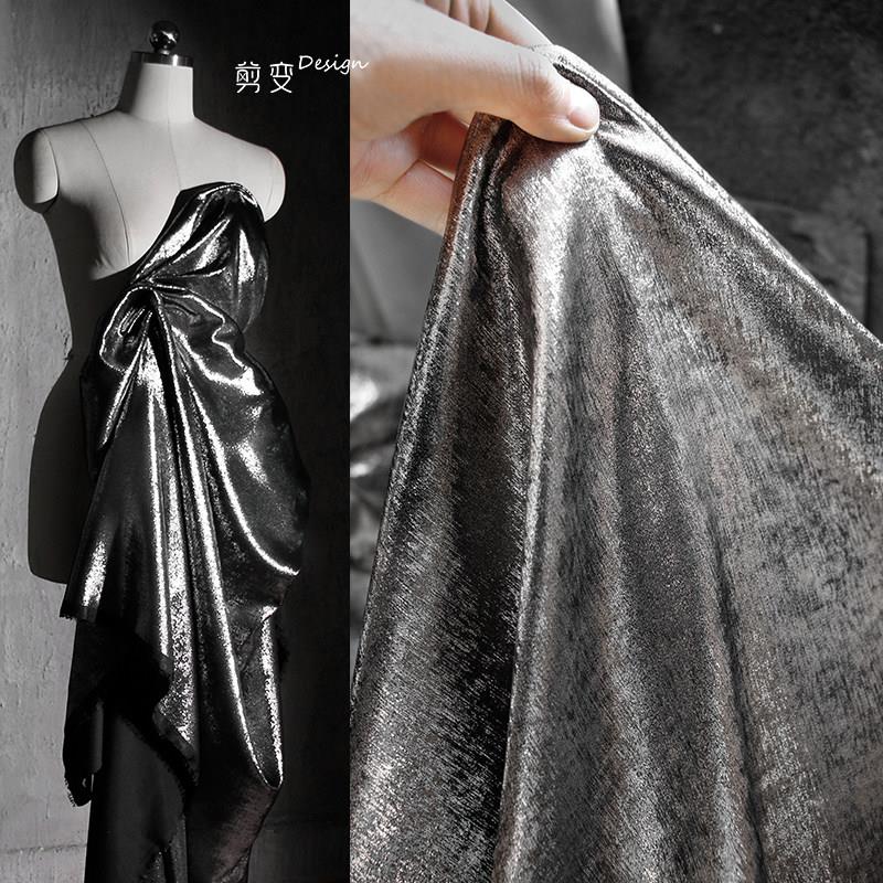 轻复古水光丝滑垂感礼服布料高档黑色亮光裤子舞台服装设计师面料