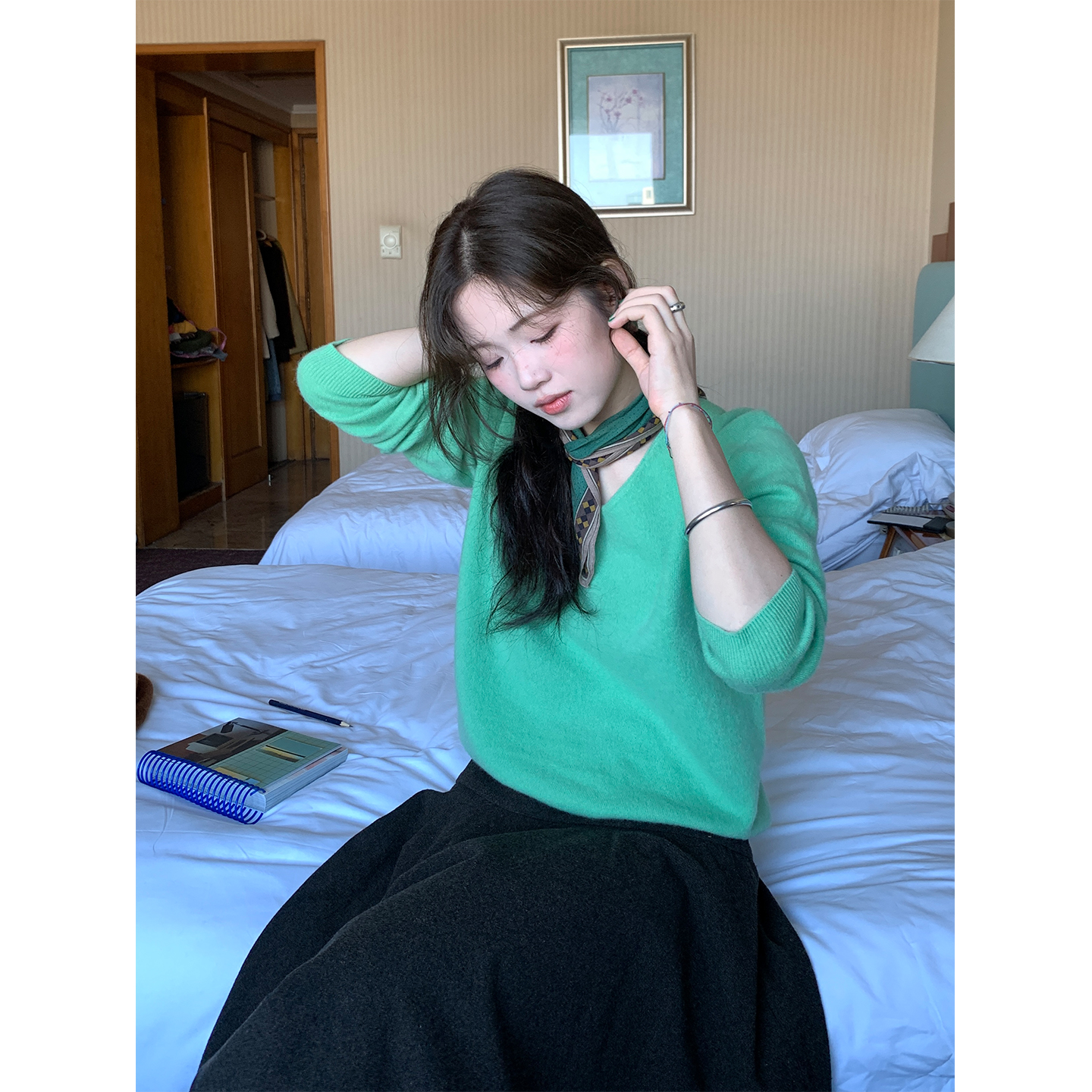 秋冬V领宽松软糯长袖羊毛毛衣女