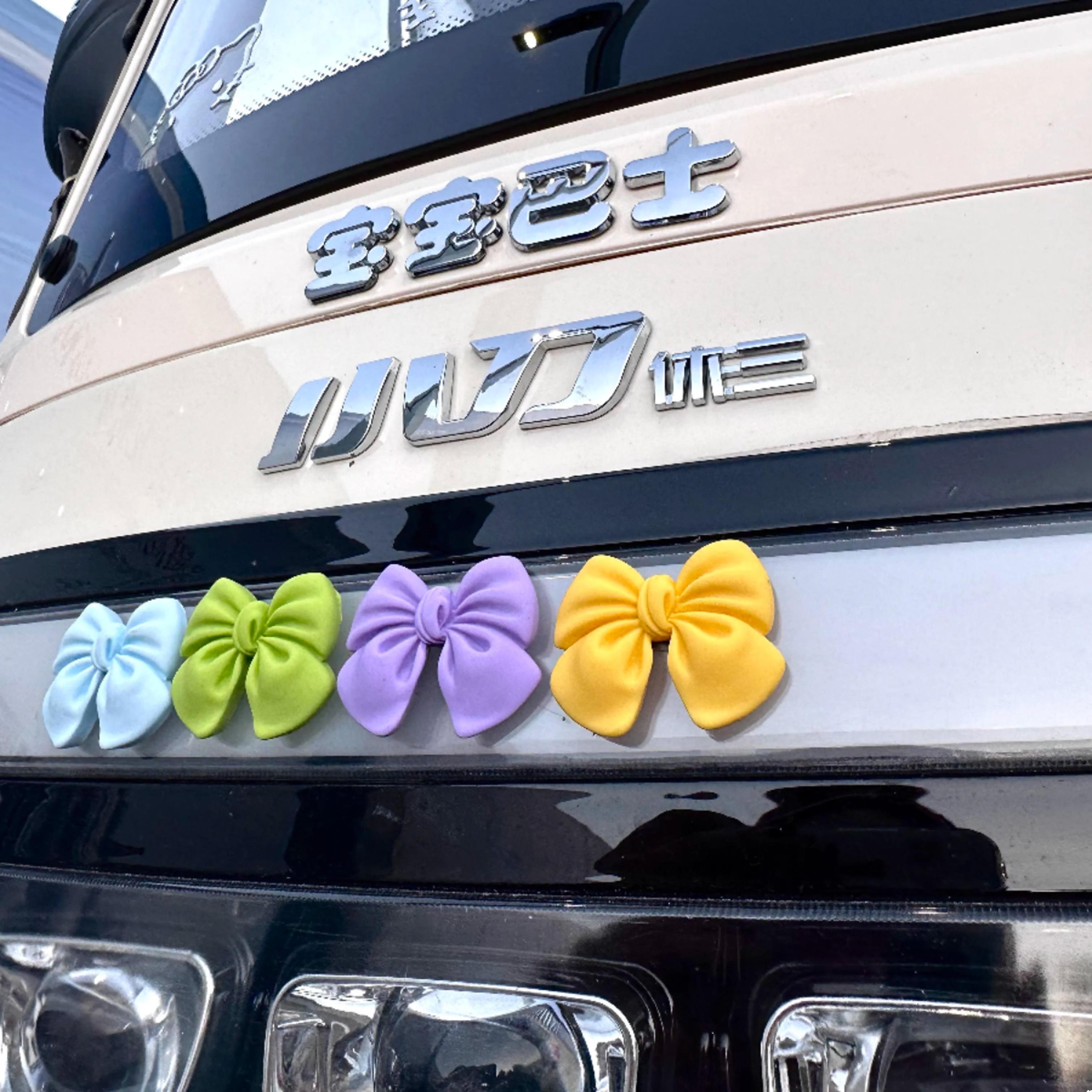 宝宝巴士蝴蝶结汽车车贴原车材质