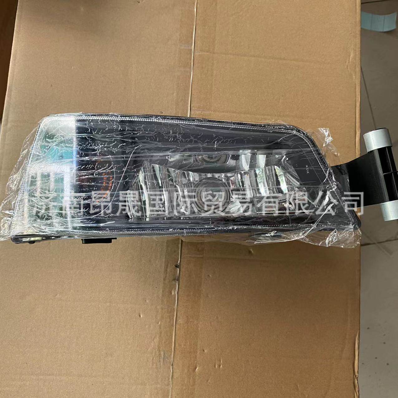 重汽HOWO T7 汕德卡C7配件AZ962272000013  前组合灯总成(右/黑）