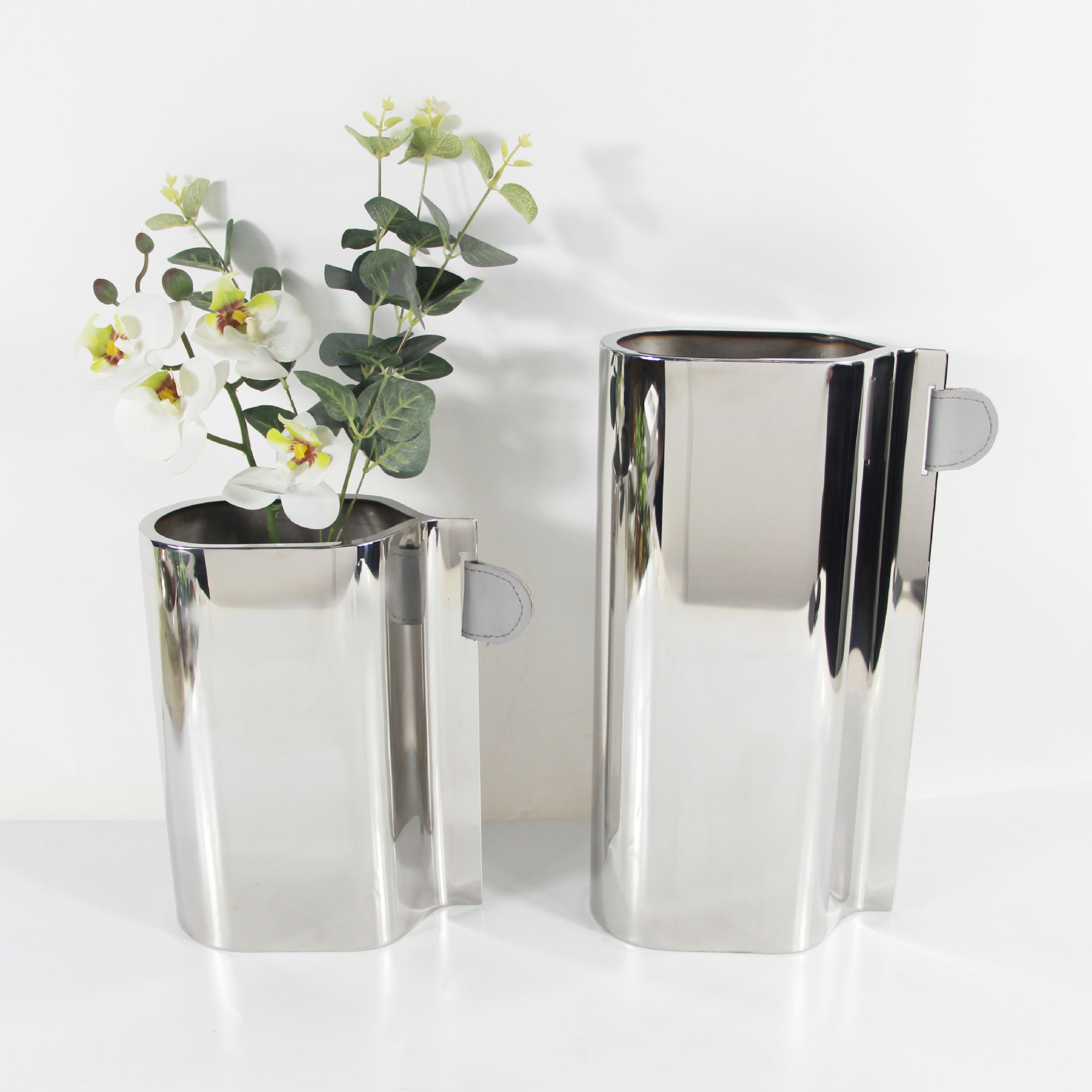 现代轻奢金属花瓶摆件琉璃样板房软装家居饰品皮质单耳不规则花器